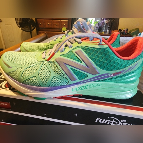 Disney New Balance Special Edition - Picture 5 of 11